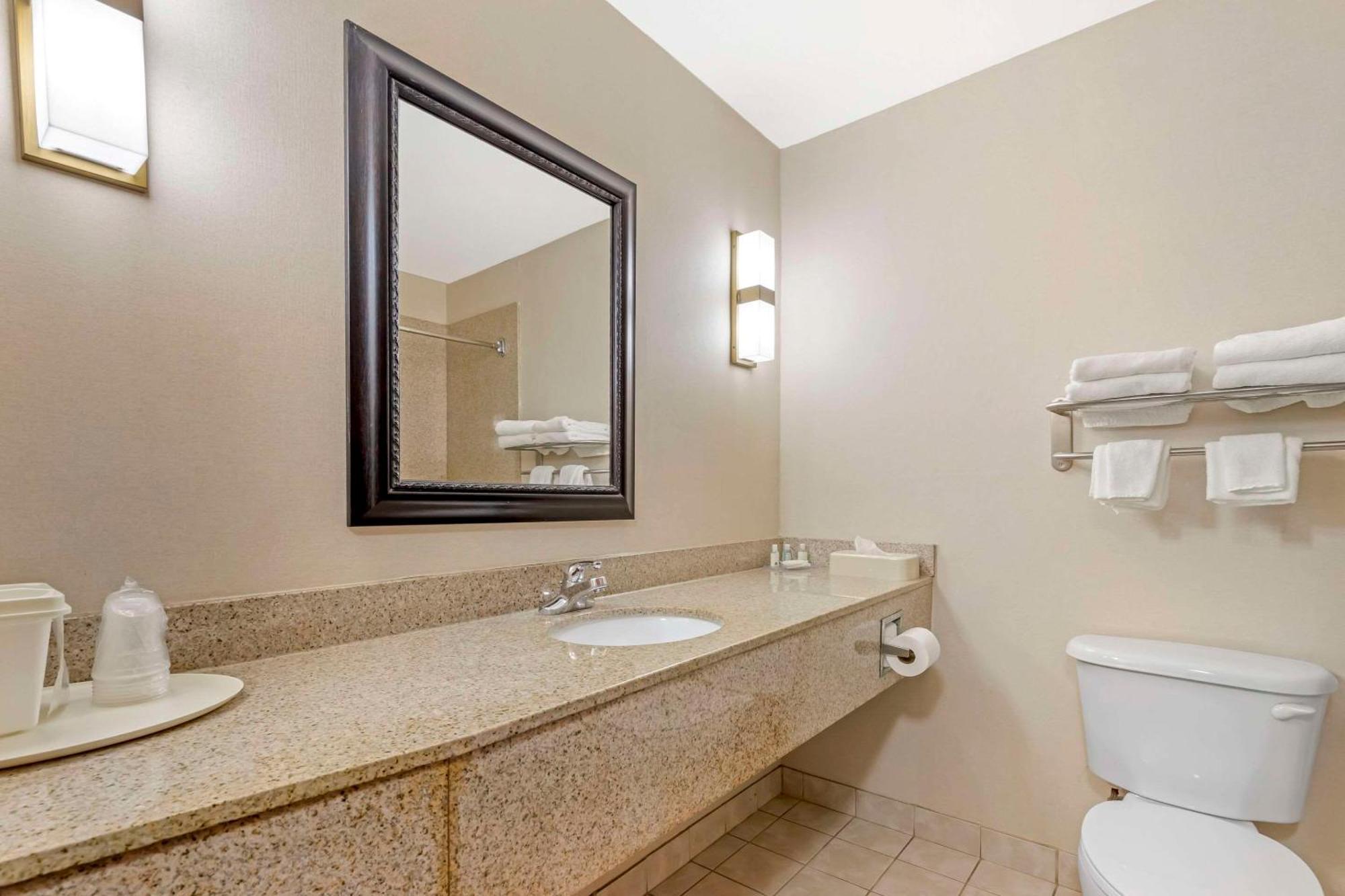 Quality Inn Raleigh Downtown Extérieur photo