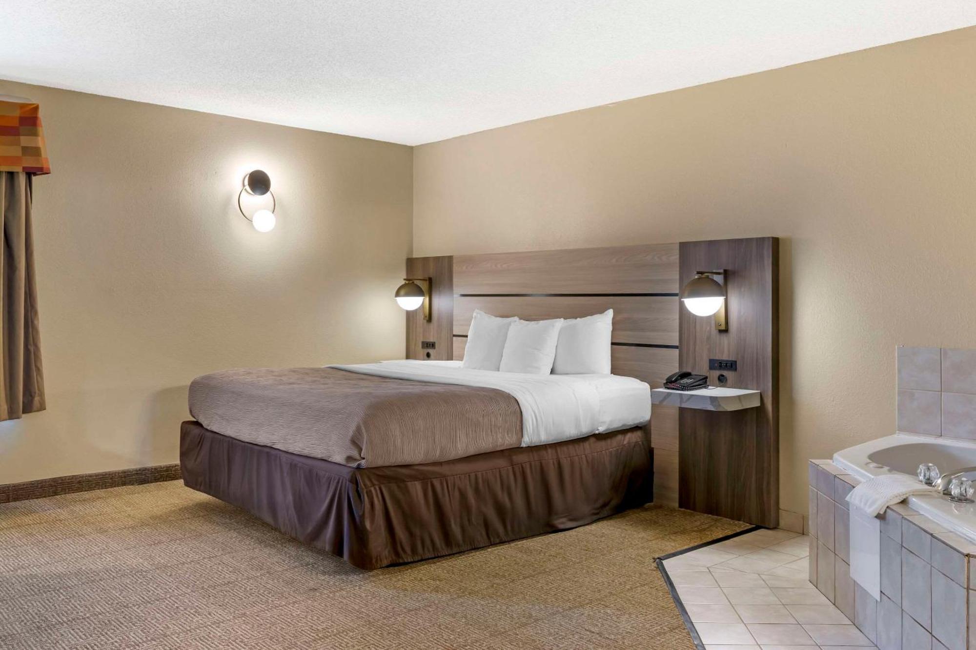 Quality Inn Raleigh Downtown Extérieur photo