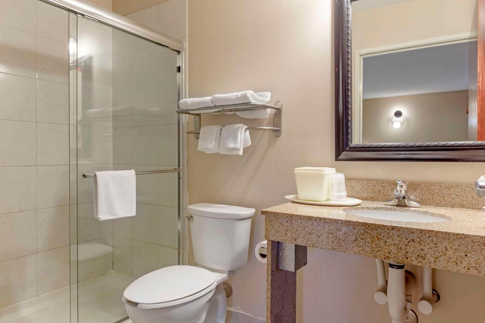 Quality Inn Raleigh Downtown Extérieur photo