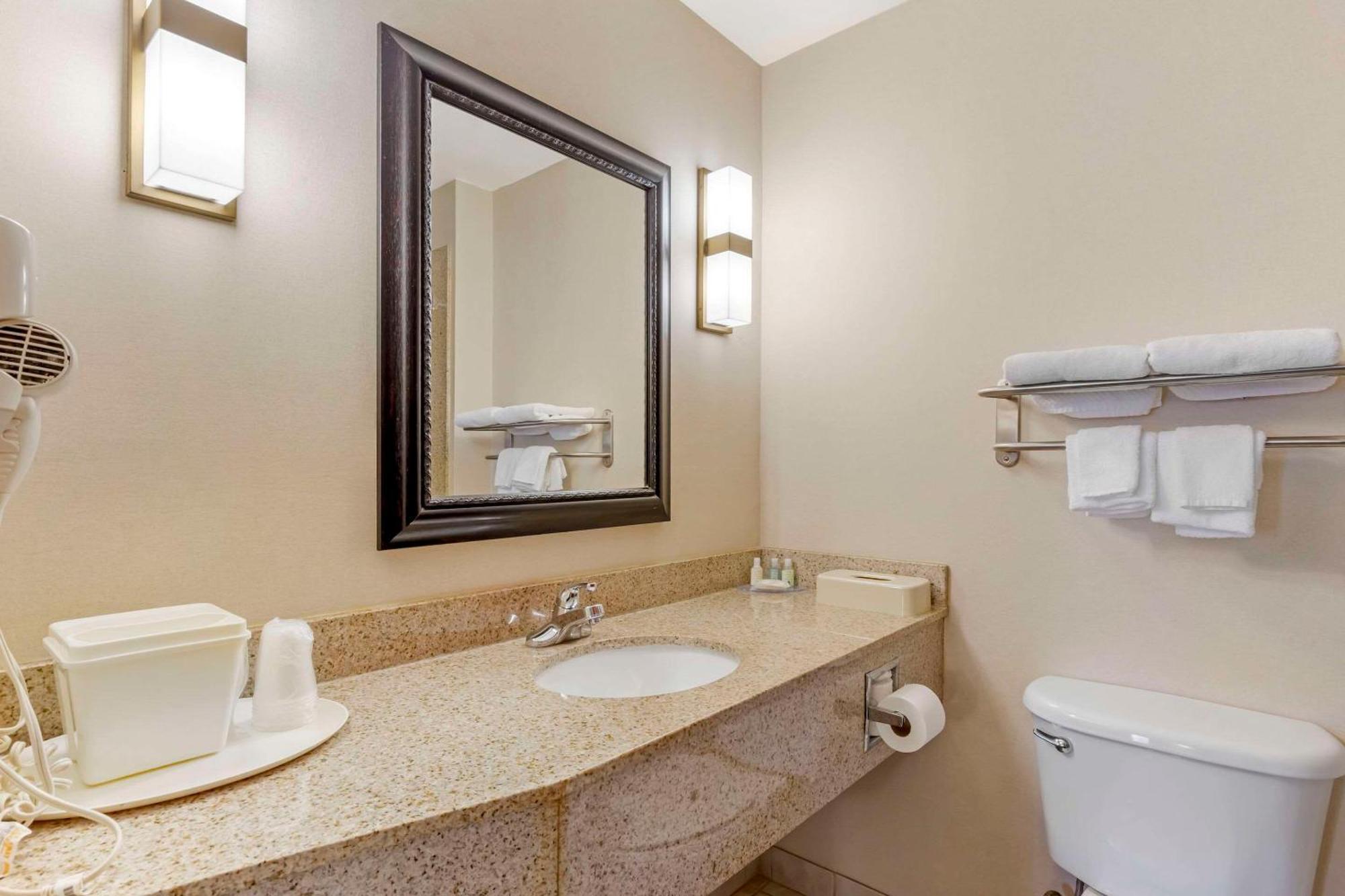 Quality Inn Raleigh Downtown Extérieur photo